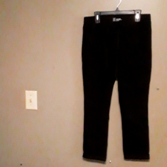 Black stretch Jean capris nwot